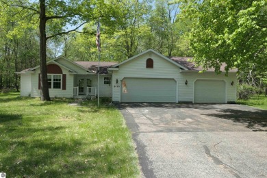 Welcome to this cozy 3-bedroom 2-bath home in Canadian Lakes on Canadian Lakes Country Club-The Royal Course in Michigan - for sale on GolfHomes.com, golf home, golf lot