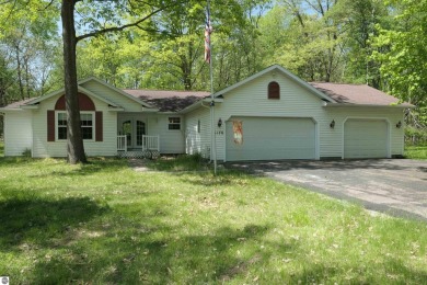 Welcome to this cozy 3-bedroom 2-bath home in Canadian Lakes on Canadian Lakes Country Club-The Royal Course in Michigan - for sale on GolfHomes.com, golf home, golf lot