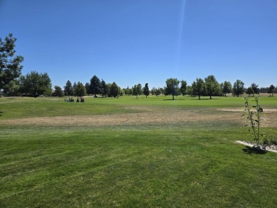 This home is like new.  It was a stopover place for the Owners on Deer Park Golf Club in Washington - for sale on GolfHomes.com, golf home, golf lot