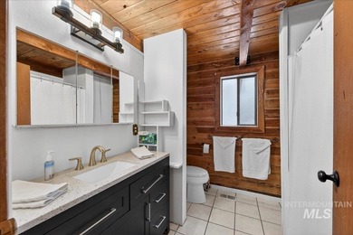 Beautiful 1,244 sq. ft. log home offering 2 bed/1 bath, with on Terrace Lakes Golf Resort in ID - for sale on GolfHomes.com, golf home, golf lot