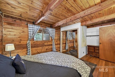 Beautiful 1,244 sq. ft. log home offering 2 bed/1 bath, with on Terrace Lakes Golf Resort in ID - for sale on GolfHomes.com, golf home, golf lot