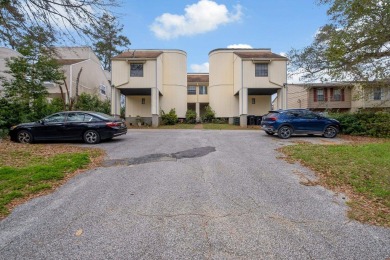 BRAND NEW ROOF AND A GREAT PRICE REDUCTION ON THIS Well-built 4 on Hilaman Park Golf Course in Florida - for sale on GolfHomes.com, golf home, golf lot