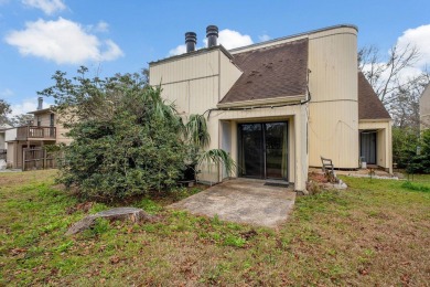 BRAND NEW ROOF AND A GREAT PRICE REDUCTION ON THIS Well-built 4 on Hilaman Park Golf Course in Florida - for sale on GolfHomes.com, golf home, golf lot