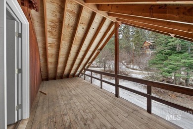 Beautiful 1,244 sq. ft. log home offering 2 bed/1 bath, with on Terrace Lakes Golf Resort in ID - for sale on GolfHomes.com, golf home, golf lot