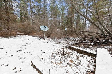 Beautiful 1,244 sq. ft. log home offering 2 bed/1 bath, with on Terrace Lakes Golf Resort in ID - for sale on GolfHomes.com, golf home, golf lot