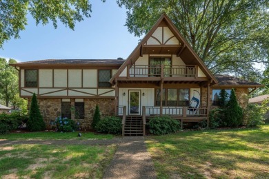 Located in a peaceful cul-de-sac near the golf course, this on Foxwood Golf Club in Arkansas - for sale on GolfHomes.com, golf home, golf lot