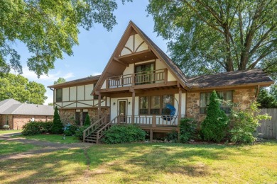 Located in a peaceful cul-de-sac near the golf course, this on Foxwood Golf Club in Arkansas - for sale on GolfHomes.com, golf home, golf lot