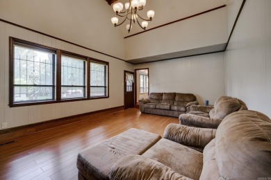 Located in a peaceful cul-de-sac near the golf course, this on Foxwood Golf Club in Arkansas - for sale on GolfHomes.com, golf home, golf lot