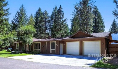 BOM; buyer default. Delightful single level home centrally on McCall Municipal Golf Course in Idaho - for sale on GolfHomes.com, golf home, golf lot