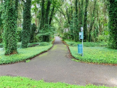 Welcome to the heart of Haile Plantation Village!
Step into this on Haile Plantation Golf and Country Club in Florida - for sale on GolfHomes.com, golf home, golf lot