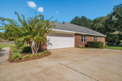 This beautifully landscaped 4-bedroom, 3-bath is an all-brick on The Golf Club At Summerbrooke in Florida - for sale on GolfHomes.com, golf home, golf lot