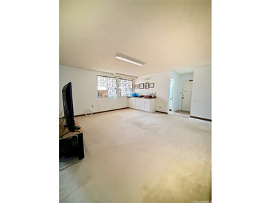 E Komo Mai to NEWTOWN ESTATES. Centrally located and minutes on Pearl Country Club in Hawaii - for sale on GolfHomes.com, golf home, golf lot