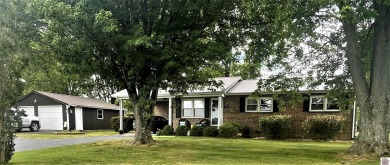 This is a MUST SEE!  Located in the Western Kentucky town of on Marion Country Club in Kentucky - for sale on GolfHomes.com, golf home, golf lot