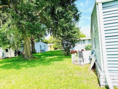 Spacious Home in Desirable Lakeland Golf Community - Priced to on Schalamar Creek Golf and Country Club in Florida - for sale on GolfHomes.com, golf home, golf lot