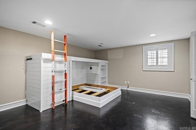 Incredible Pleasant Valley home that backs up to golf course on Pleasant Valley Country Club in Arkansas - for sale on GolfHomes.com, golf home, golf lot