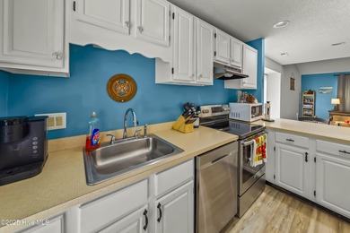 Resort community living is waiting for you. This 2bd/2ba condo on Harbour Point Golf Club in North Carolina - for sale on GolfHomes.com, golf home, golf lot