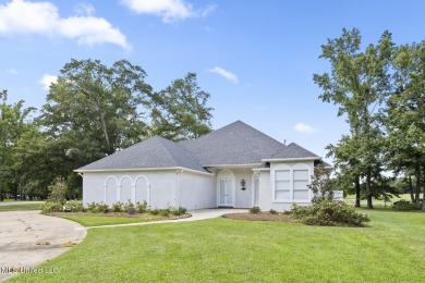Beautiful 3-bedroom, 2-bathroom home perfectly positioned on the on Colonial Country Club Deerfield in Mississippi - for sale on GolfHomes.com, golf home, golf lot