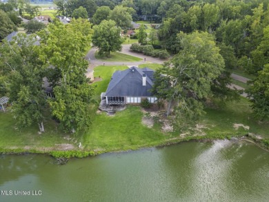 Beautiful 3-bedroom, 2-bathroom home perfectly positioned on the on Colonial Country Club Deerfield in Mississippi - for sale on GolfHomes.com, golf home, golf lot