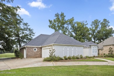 Beautiful 3-bedroom, 2-bathroom home perfectly positioned on the on Colonial Country Club Deerfield in Mississippi - for sale on GolfHomes.com, golf home, golf lot