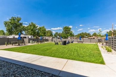 This gorgeous 3 bed 2 bath one of a kind floor plan in the on Broken Tee Golf Course in Colorado - for sale on GolfHomes.com, golf home, golf lot