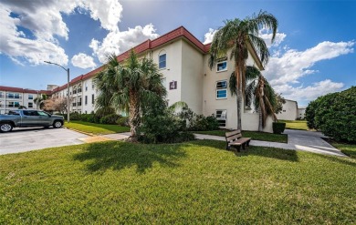 This 2-bedroom, 1.5-bath condo comes fully furnished and on The Dunedin Country Club in Florida - for sale on GolfHomes.com, golf home, golf lot
