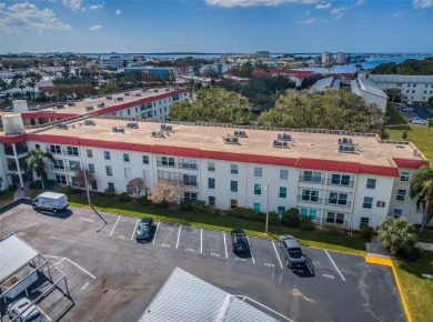 This 2-bedroom, 1.5-bath condo comes fully furnished and on The Dunedin Country Club in Florida - for sale on GolfHomes.com, golf home, golf lot
