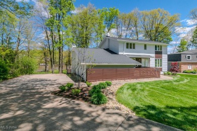 Fantastic contemporary3 Bedroom, 2.5 Bath lakefront colonial on Tanglewood National Golf Club in Ohio - for sale on GolfHomes.com, golf home, golf lot
