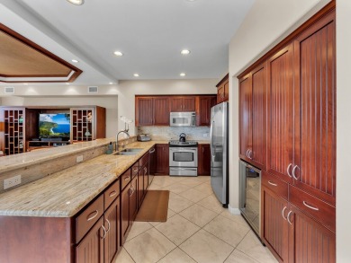 This rare 3-bedroom, 3-bath end unit villa in the gated Palm on Mauna Lani Resort Golf Course in Hawaii - for sale on GolfHomes.com, golf home, golf lot