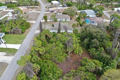 This property on Kenvil Dr is a 10,000 sqft (.23 acre) building on Bobcat Trail Golf Club in Florida - for sale on GolfHomes.com, golf home, golf lot