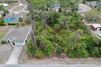 This property on Kenvil Dr is a 10,000 sqft (.23 acre) building on Bobcat Trail Golf Club in Florida - for sale on GolfHomes.com, golf home, golf lot