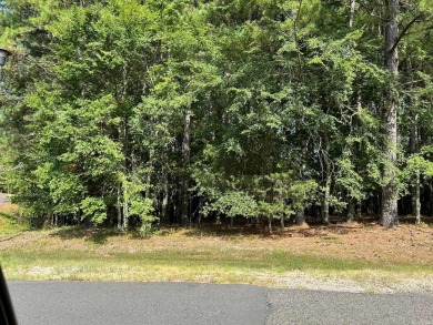 The x-large corner lot is surrounded by the Isabella Golf Course on Isabella Golf Course  in Arkansas - for sale on GolfHomes.com, golf home, golf lot