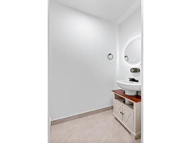 Seller offering $10,000 credit toward buyer closing costs with on Fountains Golf and Country Club in Florida - for sale on GolfHomes.com, golf home, golf lot