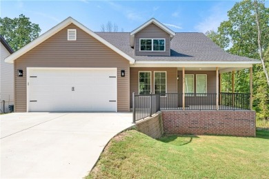 Charming home in Bella Vista, perfectly situated just minutes on Branchwood Golf Course in Arkansas - for sale on GolfHomes.com, golf home, golf lot