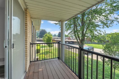 You don't want to miss out on this opportunity to enjoy easy on Maple Lane Golf Club in Michigan - for sale on GolfHomes.com, golf home, golf lot