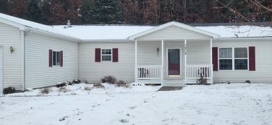 Beautifully updated home in the Sunset Shores 55+ community on Canadian Lakes Country Club-The Pines Course in Michigan - for sale on GolfHomes.com, golf home, golf lot