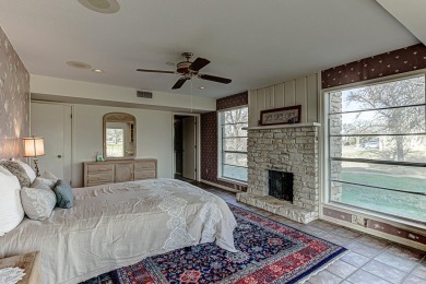Welcome to this awesome townhouse sitting on Hole #9 Slick Rock on Slick Rock Golf Course - Horseshoe Bay in Texas - for sale on GolfHomes.com, golf home, golf lot