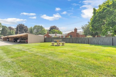 You don't want to miss out on this opportunity to enjoy easy on Maple Lane Golf Club in Michigan - for sale on GolfHomes.com, golf home, golf lot