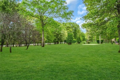 Welcome to 423 D Woodbridge, Ridge, a delightful one-bedroom on Leisure Village Golf Course in New York - for sale on GolfHomes.com, golf home, golf lot