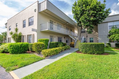 This home is waiting for you to make it special, this 2 bedroom on Kings Point Golf -Flanders Way in Florida - for sale on GolfHomes.com, golf home, golf lot