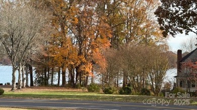 A Unique Ranch home with Panoramic Views of Lake Norman on Mallard Head Country Club in North Carolina - for sale on GolfHomes.com, golf home, golf lot