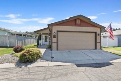 Updated and Modern 3 Bedroom / 2 Bathroom Home in Sunny Creek on Eagle Ridge Golf Course in Washington - for sale on GolfHomes.com, golf home, golf lot
