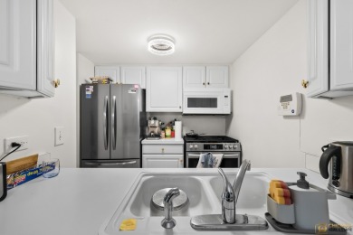Spacious first-floor condo for sale: 2 bedrooms and 1.5 on Hilldale Golf Club in Illinois - for sale on GolfHomes.com, golf home, golf lot