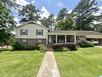 Beautiful 5 bedroom and 3 full bathroom located in an amazing on Woodland Forrest Country Club in Alabama - for sale on GolfHomes.com, golf home, golf lot