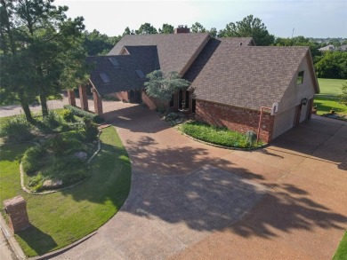 This may be the home you are looking for! A beautiful on Shawnee Country Club in Oklahoma - for sale on GolfHomes.com, golf home, golf lot