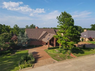 This may be the home you are looking for! A beautiful on Shawnee Country Club in Oklahoma - for sale on GolfHomes.com, golf home, golf lot