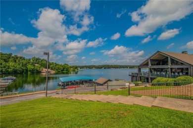 Fantastic location. Gorgeous wooded lot on quiet street close to on Bella Vista Country Club - Scottsdale in Arkansas - for sale on GolfHomes.com, golf home, golf lot