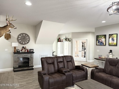 Welcome Home to this Spacious 2 story home featuring 4 bedrooms on Lakeside Golf Course in Tennessee - for sale on GolfHomes.com, golf home, golf lot