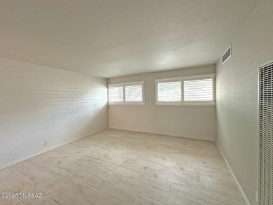 Move-in-ready ground-floor co-op in central Tucson! This 1BR/1BA on Randolph Park Golf Courses in Arizona - for sale on GolfHomes.com, golf home, golf lot