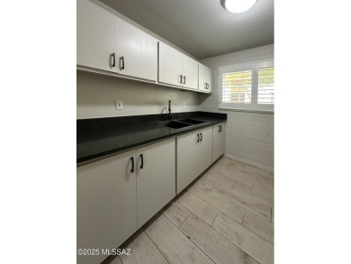 Move-in-ready ground-floor co-op in central Tucson! This 1BR/1BA on Randolph Park Golf Courses in Arizona - for sale on GolfHomes.com, golf home, golf lot