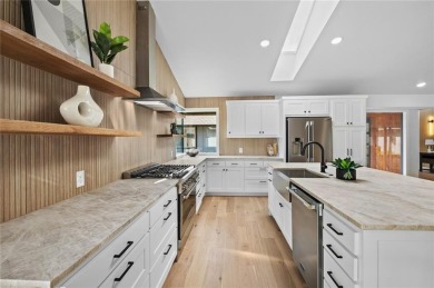 Completely remodeled and move in ready: 3 Lundy Lane offers on Bella Vista Country Club - Kingswood in Arkansas - for sale on GolfHomes.com, golf home, golf lot